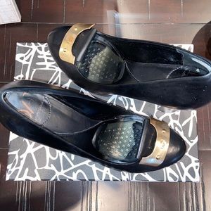 Diane von Furstenberg Black Pumps with Gold Plate